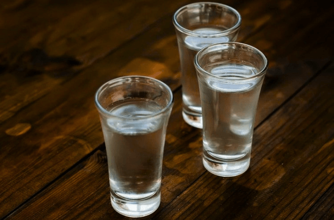 Wódka w kieliszkach